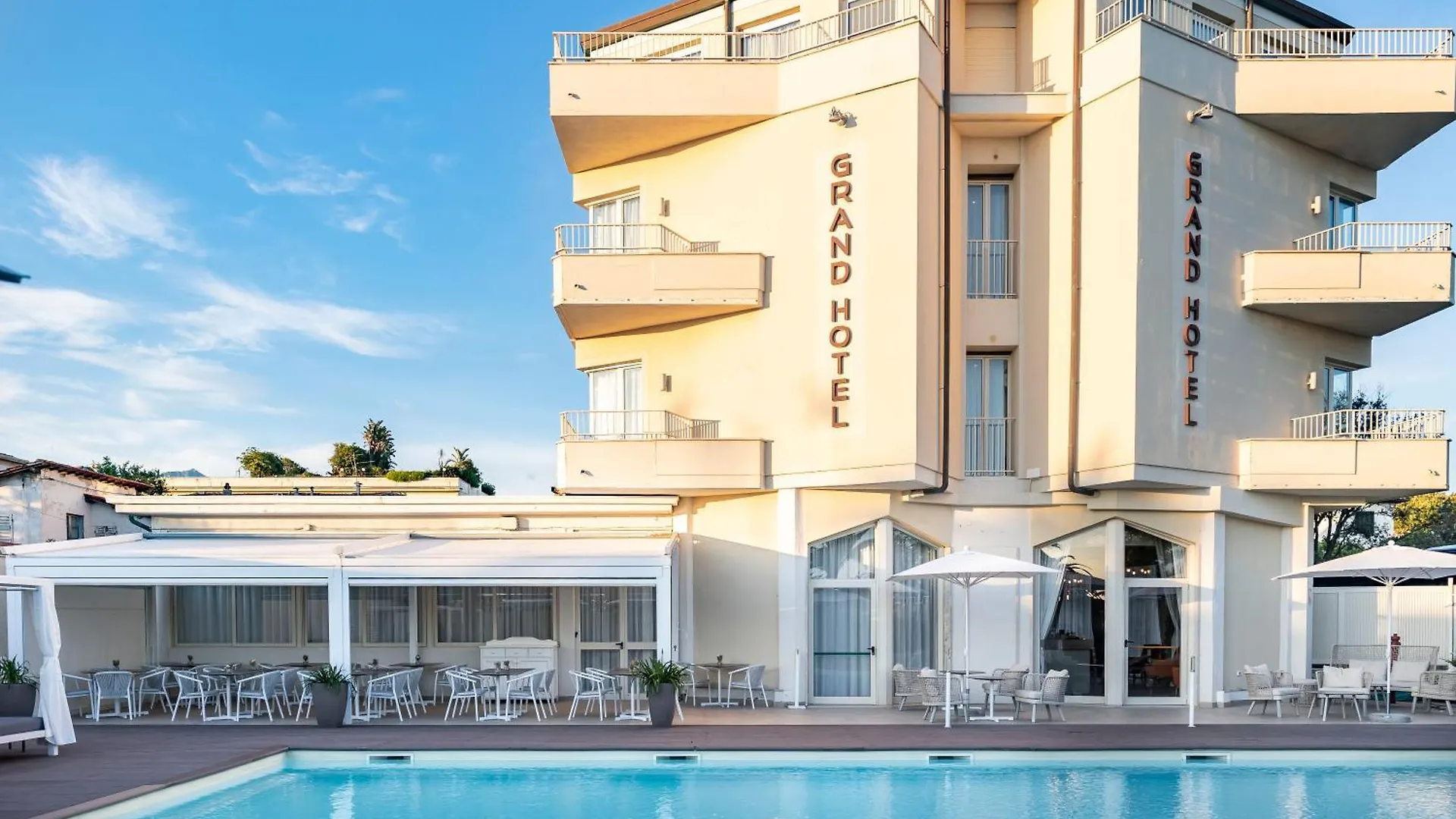 Grand Hotel contacts